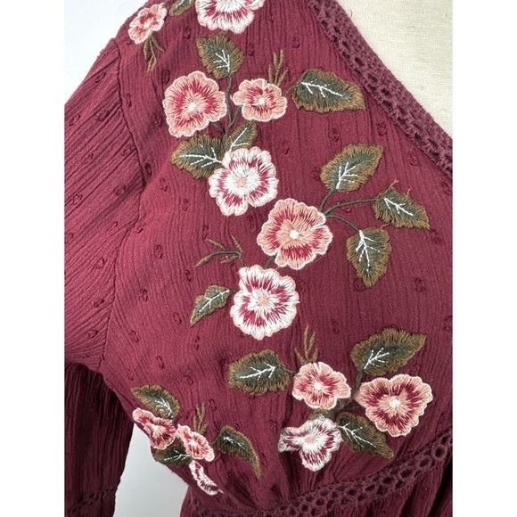 Arizona Jean Co. Floral Embroidered V-Neck Long Sleeve Top - Picture 7 of 11